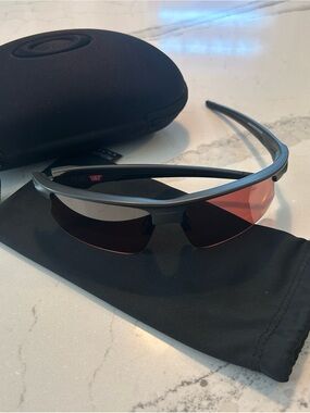 Oakley Sport Sunglasses | Prizm Lenses | Matte Grey Frame | Unisex | Like New